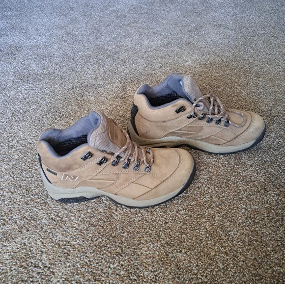 New Balance Hiking Shoe boots Women's size US 7, UK 5, EU 37.5, WW977GT - Picture 5 of 11